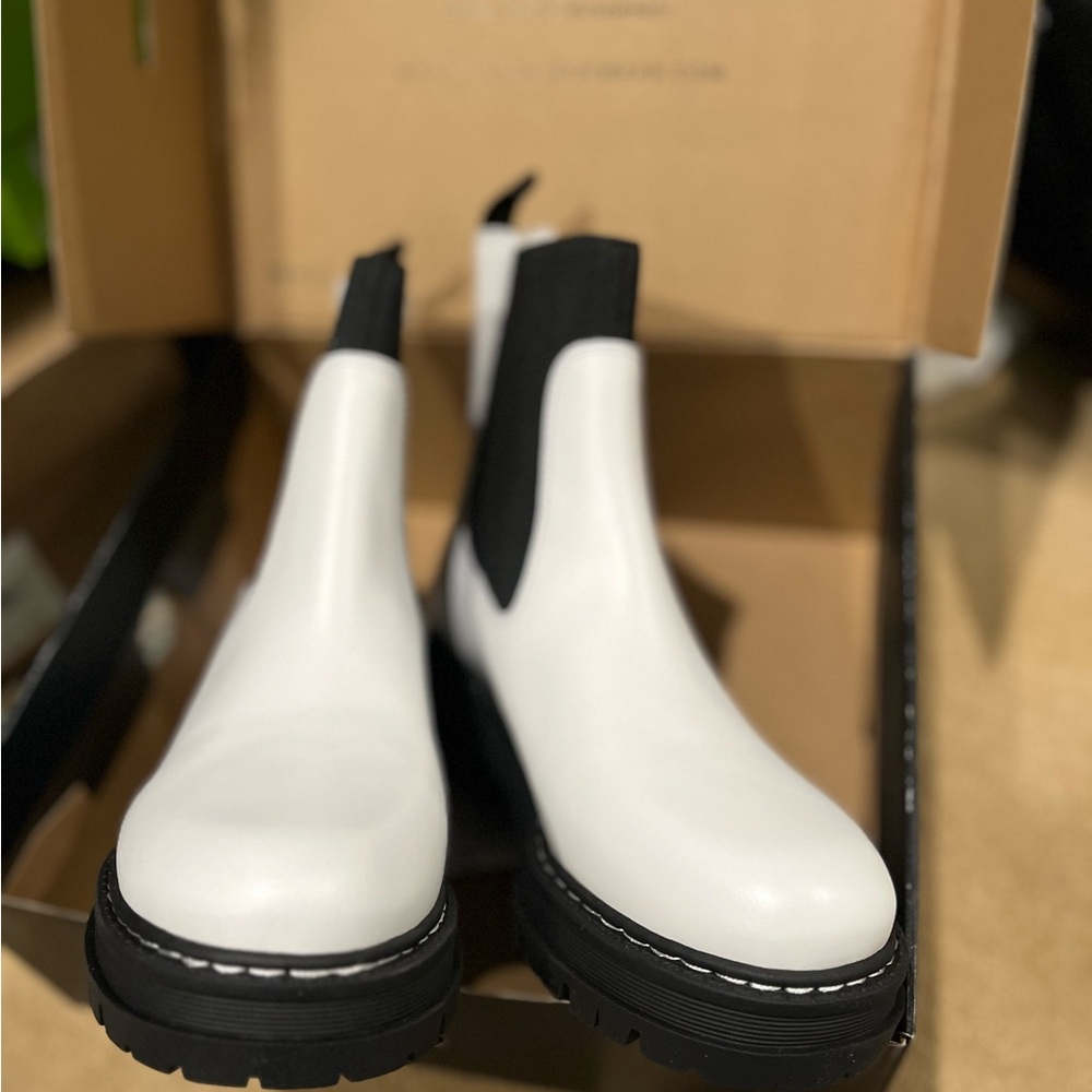 Marc fisher boots size 8
